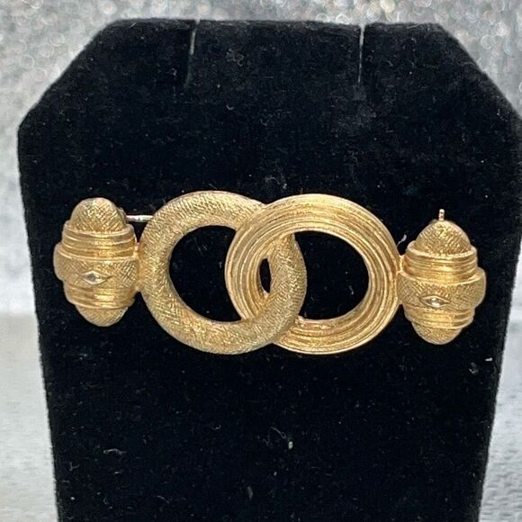 Vintage Double Hoop Infinity Rope Pin Brooch Gold Tome Matte Finish Regency - Picture 1 of 6
